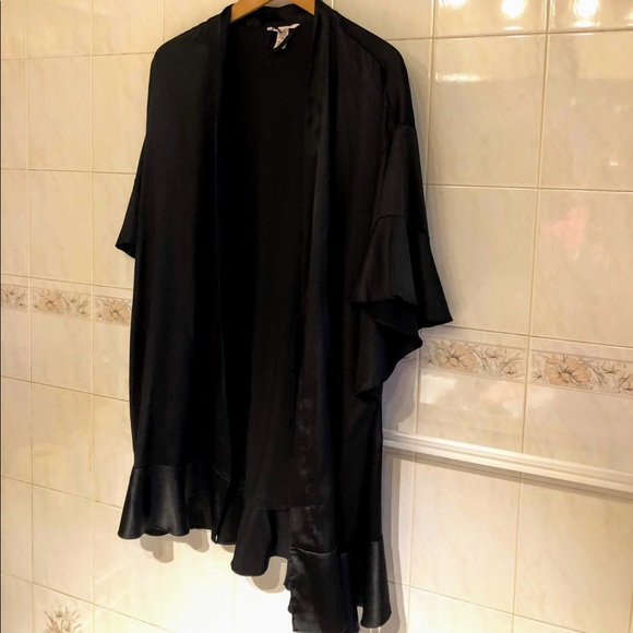victoria’s secret robe - Picture 3 of 4